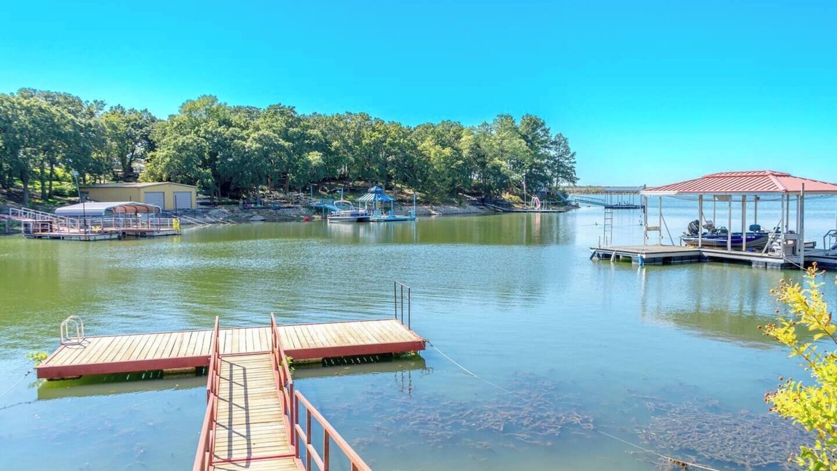 Nocona House | Lakefront | Dock | Fire pit | Sleeps 8