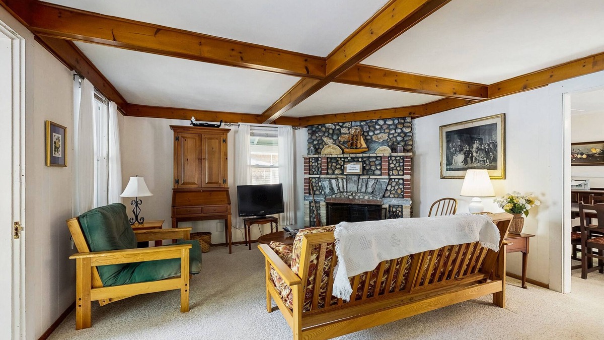 Smithfield Cottage | Lakefront dog friendly cottage w/a dock & beautiful sunset views