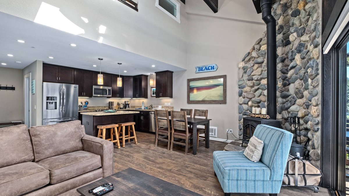 Truckee Condo | Lakefront Donner Condo with Panoramic Views, Minutes to Sugar Bowl!