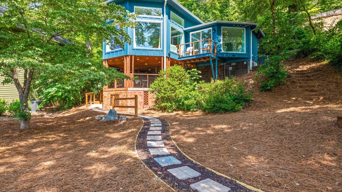 Lake Lure Cottage | Lakefront dream stay with dock, three kayaks, paddleboard, & grill - near golf