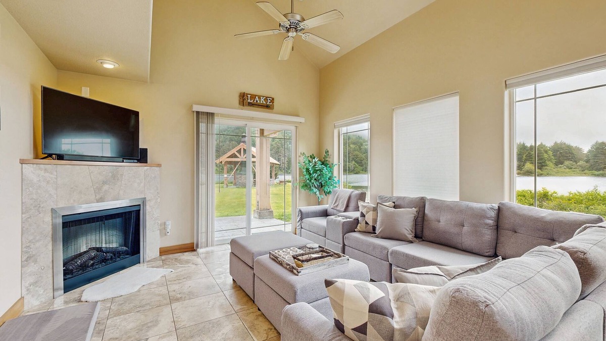 Rockaway Beach House | Lakefront end townhouse with kayaks & fishing dock, walk to beach - dogs welcome