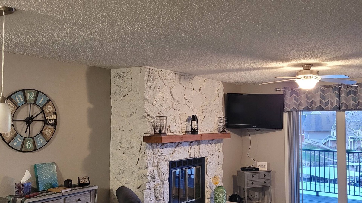 Osage Beach Condo | LAKEFRONT End Unit Condo at 3 Seasons @ 21MM