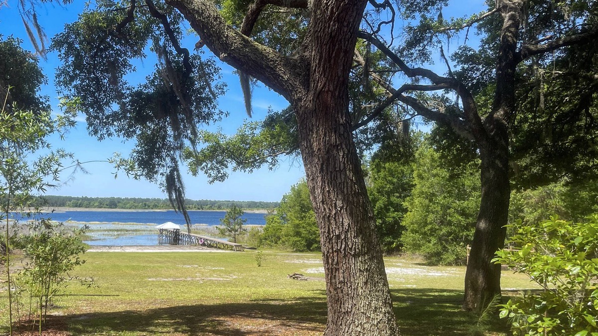 Putnam Hall House | Lakefront Escape – Sunrise Views, Kayaks & Fireside Nights