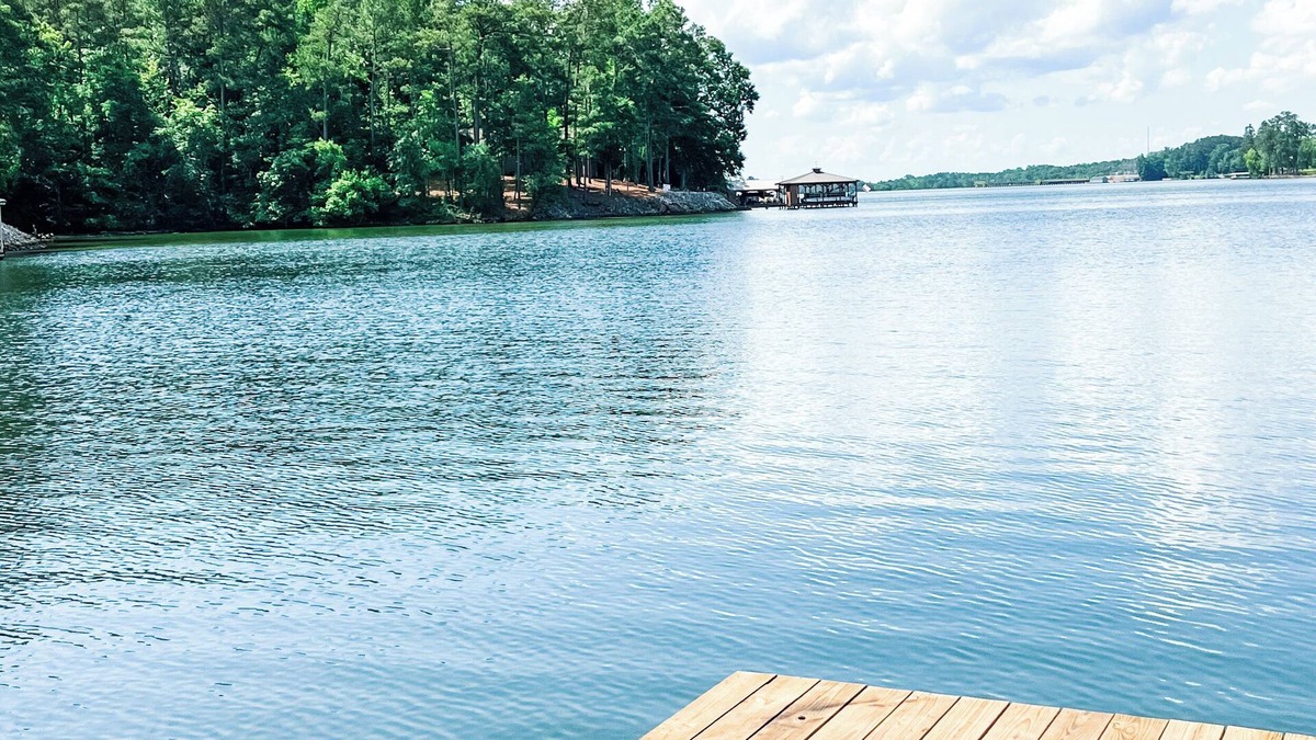 Monticello Cottage | Lakefront Escape: The Little Villa on Jackson Lake