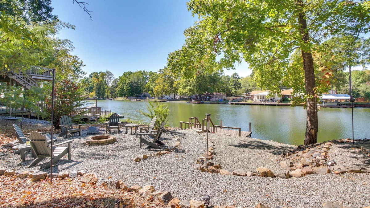 Mid America Cottage | Lakefront Escape w/Boat Docks in Hot Springs!