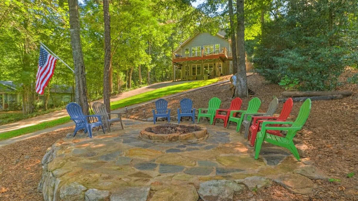 Jacksons' Gap House | Lakefront Escape w/Dock, Deck & Game Room
