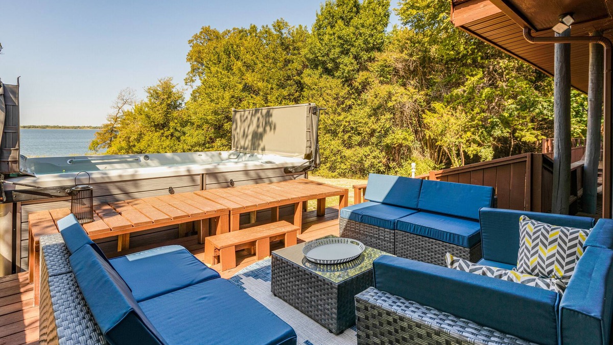 Lavon Cabin | Lakefront Estate With 2 Kitchens Perfect for Events & Families
