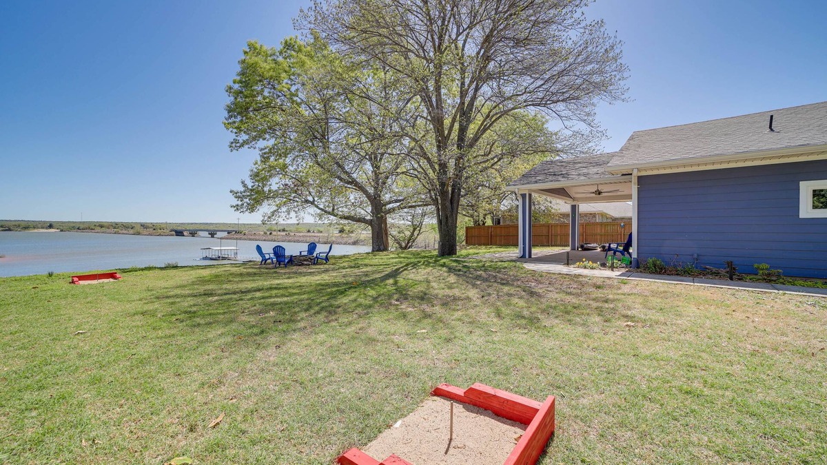 Longtown Cabin | Lakefront Eufaula Cabin w/Fire Pit & Private Dock