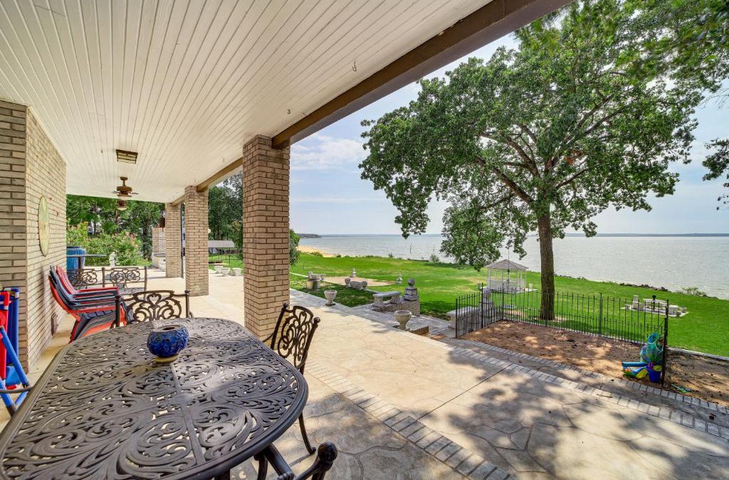 Hoyt House | Lakefront Eufaula Escape with Dock and Private Beach!