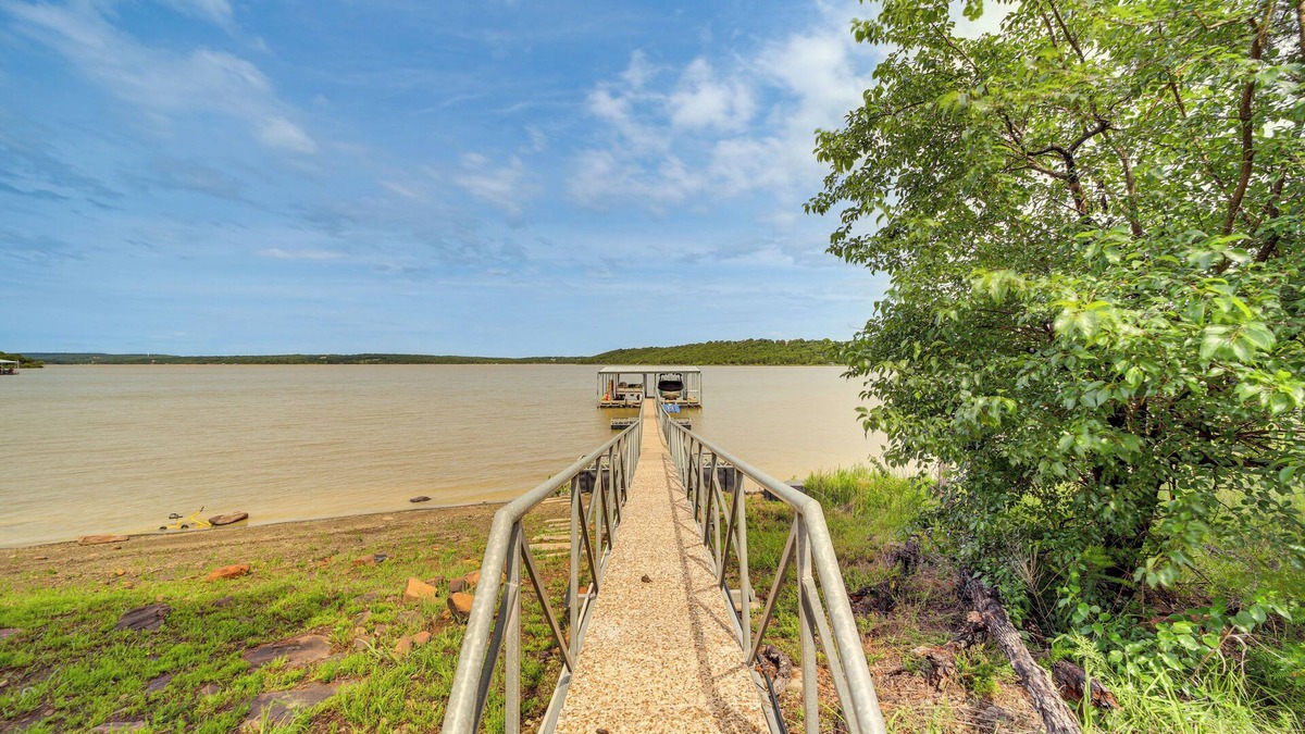 Longtown House | Lakefront Eufaula Vacation Rental w/Private Dock