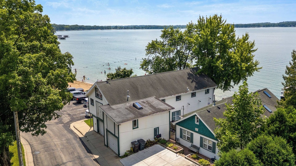 Lake Mills House | Lakefront Family Escape w~ Hot Tub ~Stunning Views nHouse and BoatHouse