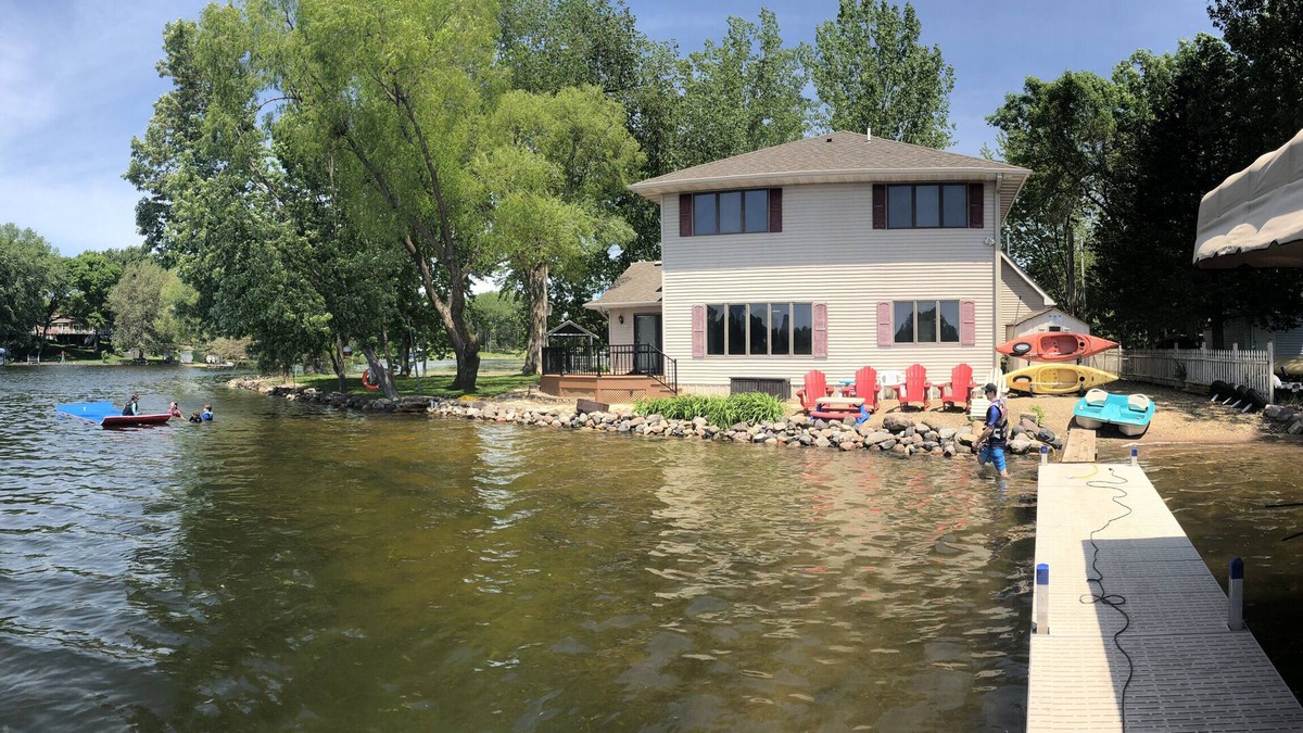 Lindstrom House | Lakefront Family Getaway! Pontoon Rentals-Kayak-Pedal Boat-Fire Pit-Sandy Beach