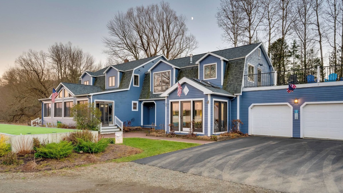 Newport House | Lakefront Family Retreat w/Dock in Newport!