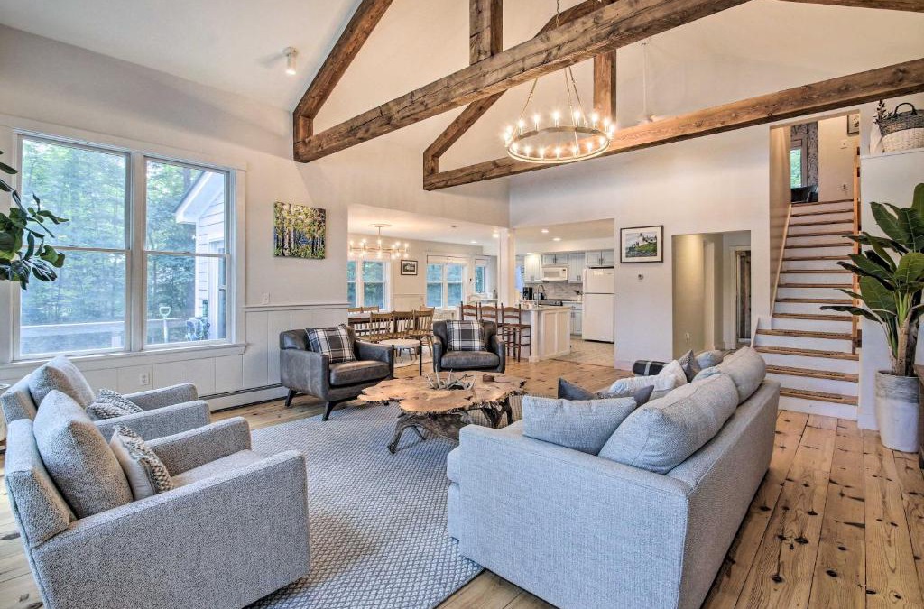 Greenwood House | Lakefront Family Retreat Skiing and Mountain Biking