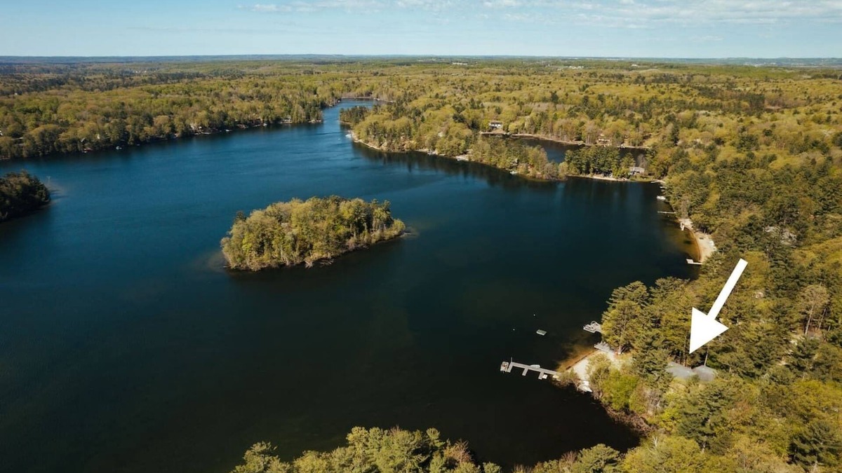 Mayfield Condo | Lakefront Family Beach Escape-Pontoon/SUP Rentals!