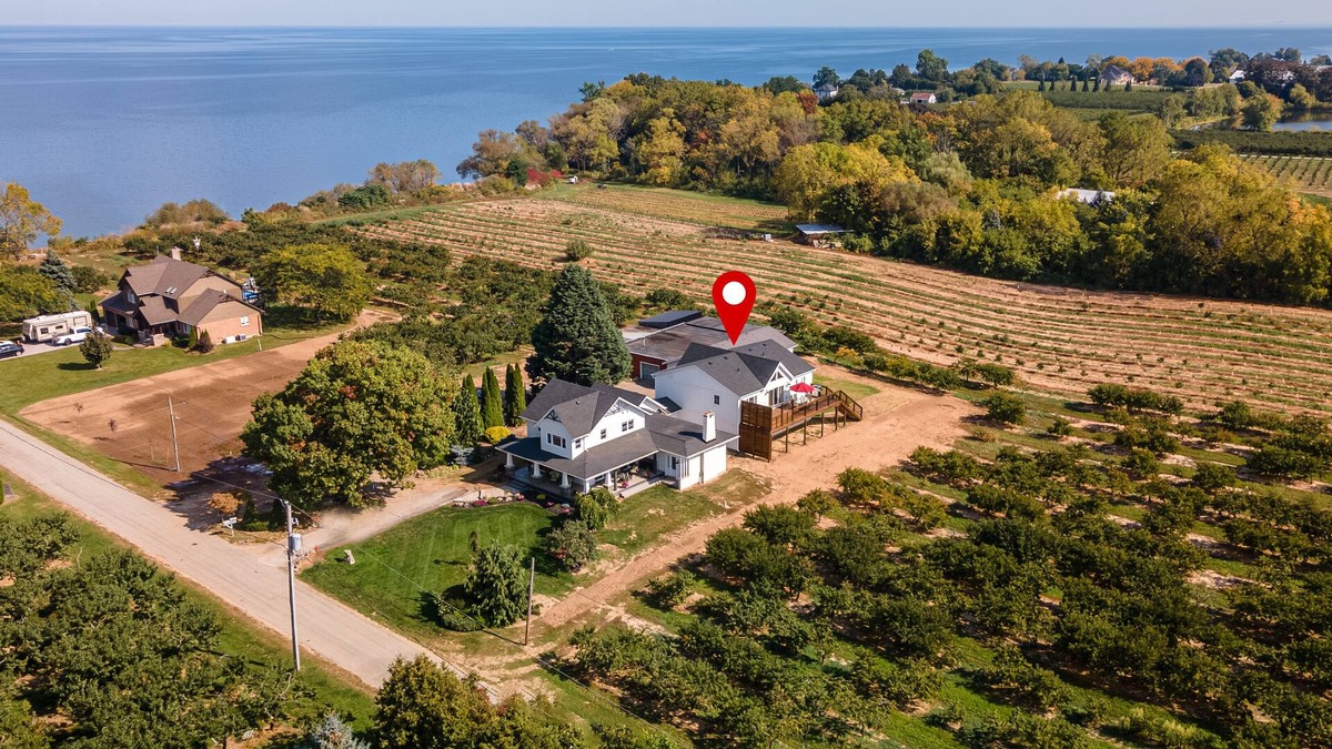 Beamsville Other | Lakefront Farm House In Niagara | Hot Tub | Sauna | Fire Pit | Patio
