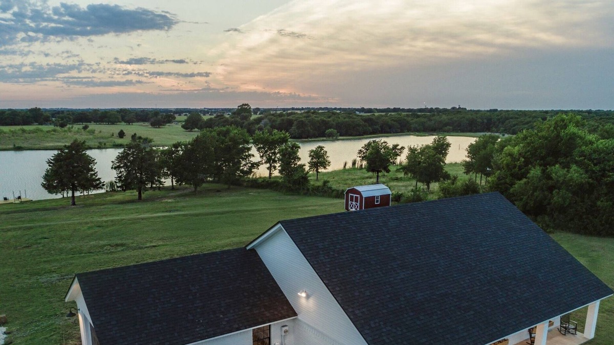 Robinson Other | Lakefront Farmhouse just minutes from Magnolia Silos, Downtown, Shopping &Baylor