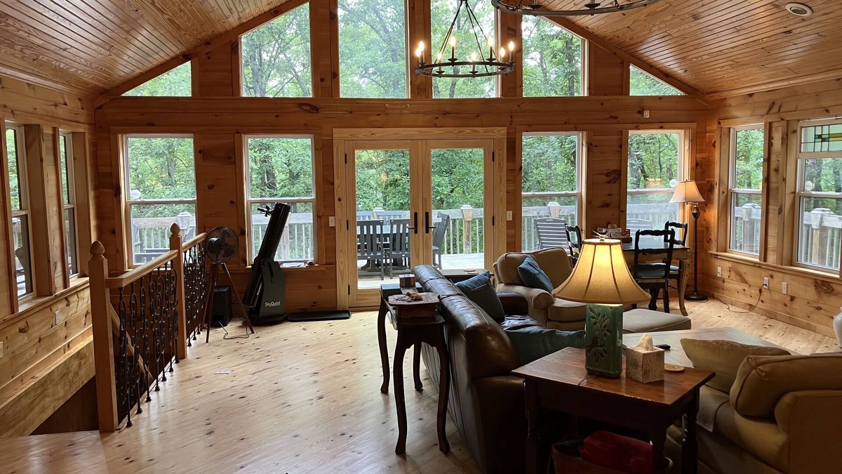 Quitman House | Lakefront, Forested, 4 bed/2 bath, Ping Pong, Pool Table, Kayaks, Wifi, No Pets.