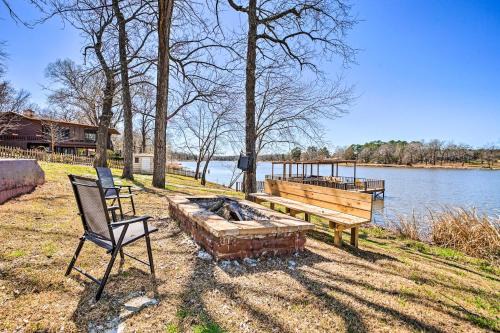 Fort Towson House | Lakefront Fort Towson Home Private Dock and 3 Decks