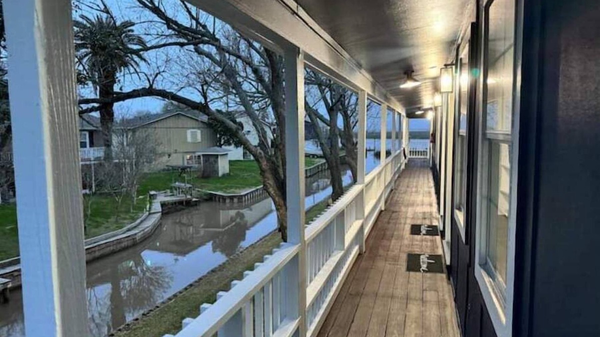 Brazoria Apartment | Lakefront Gem Awaits!