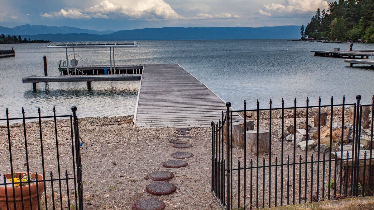 Somers House | Lakefront Gem! Dock, Beach, Paddle Boards, Firepit, Comfort on the water
