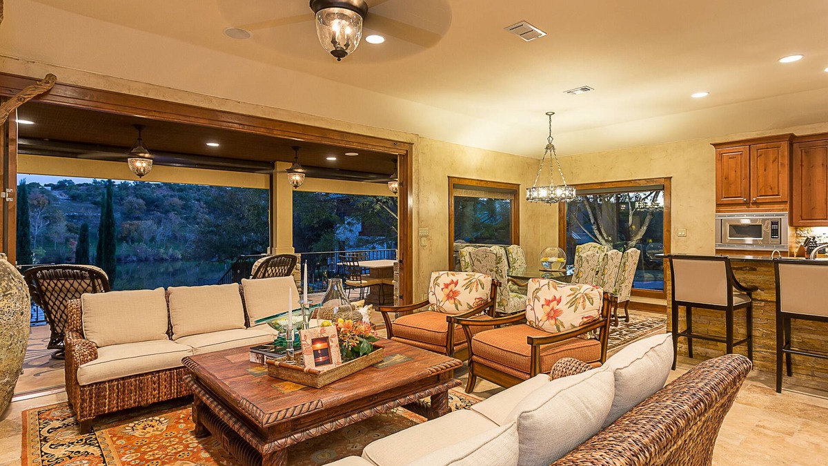 Horseshoe Bend Estates House | Lakefront Gem On Lake Austin