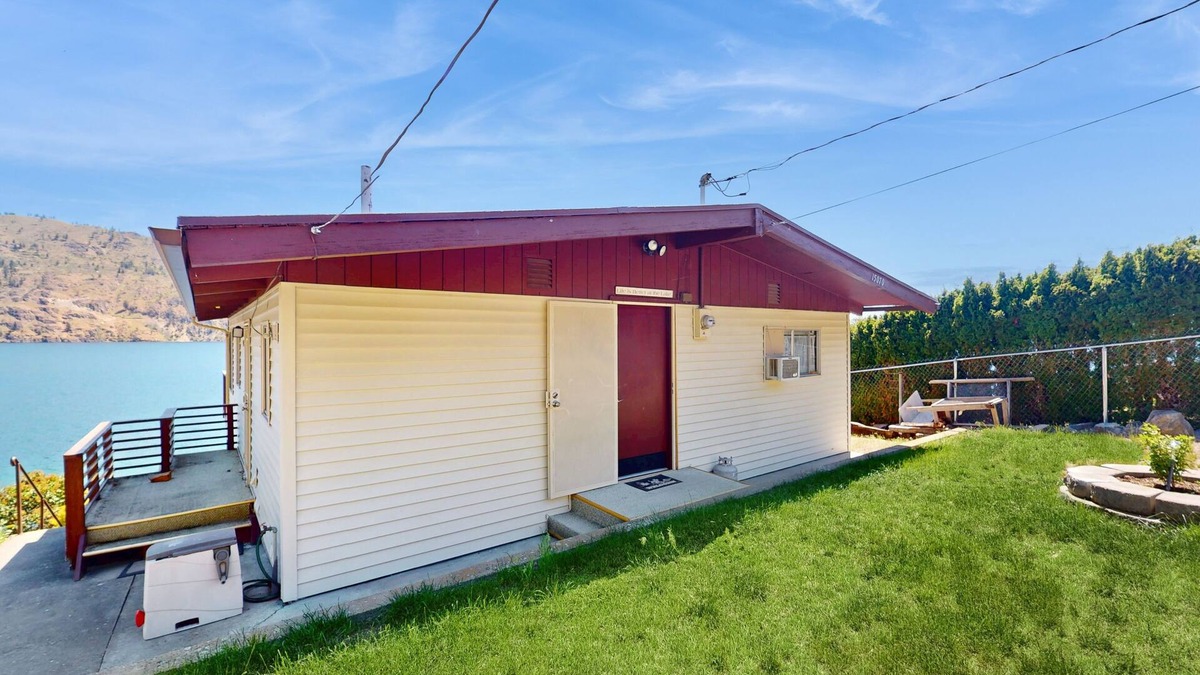 Chelan House | Lakefront gem with large deck, grill, fast WiFi, & great views
