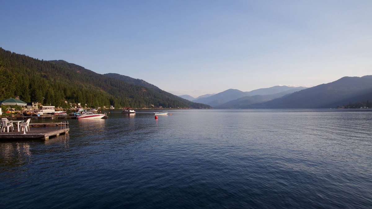 Christina Lake House | Lakefront Get-Away.A Blend of Unspoiled Beauty and Luxury
