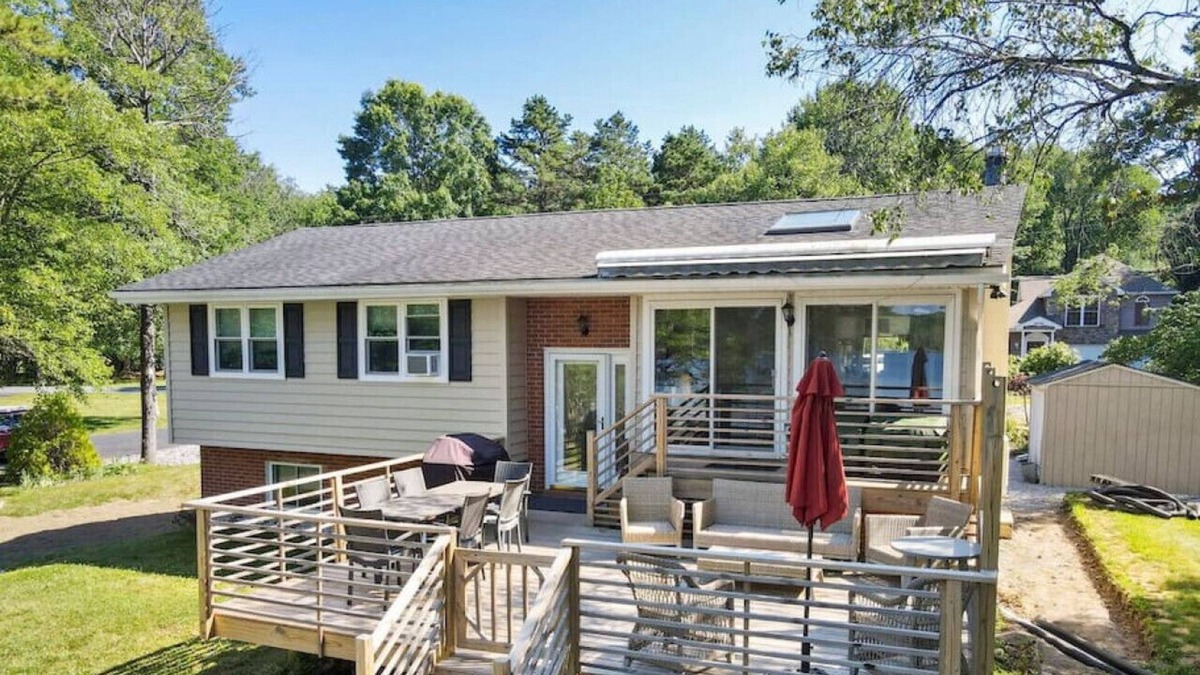 Jim Thorpe House | Lakefront Getaway 4 Bedrooms 2 Baths