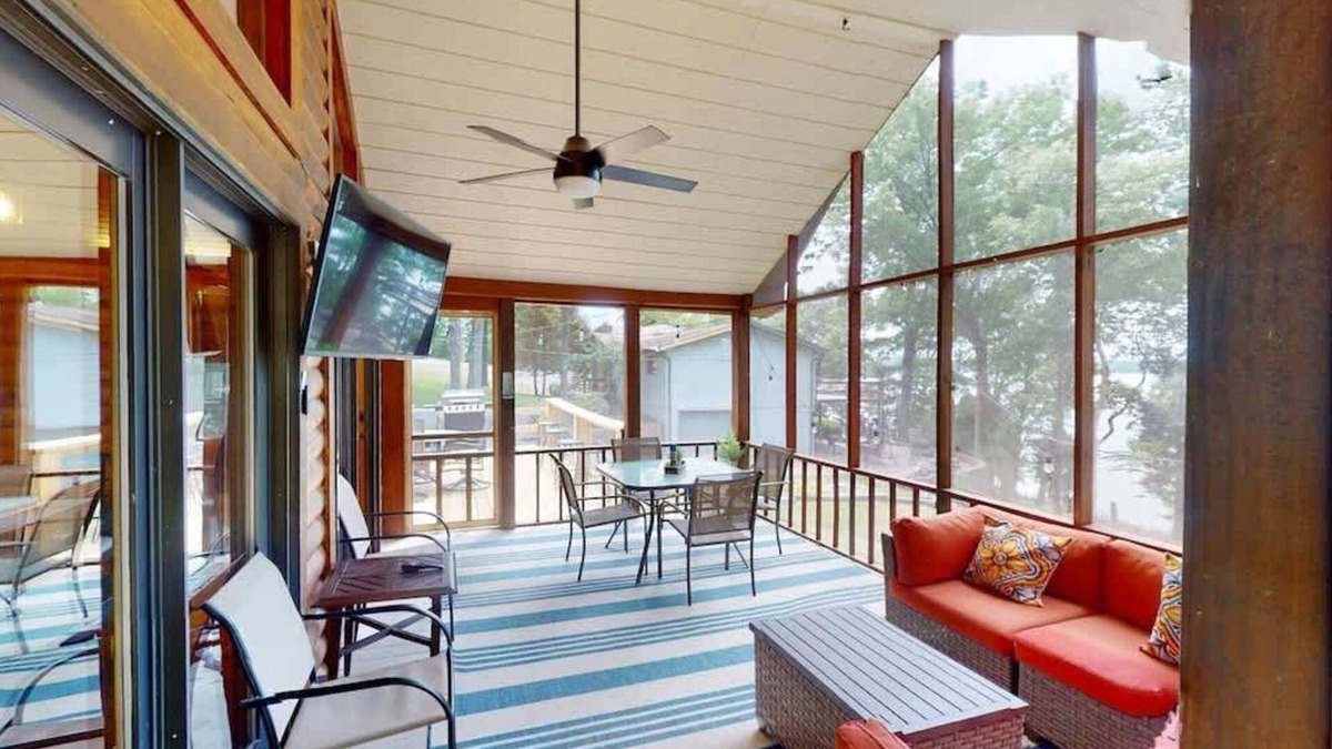 Cadiz Cabin | Lakefront Getaway Jacuzzi Dock & Fishing