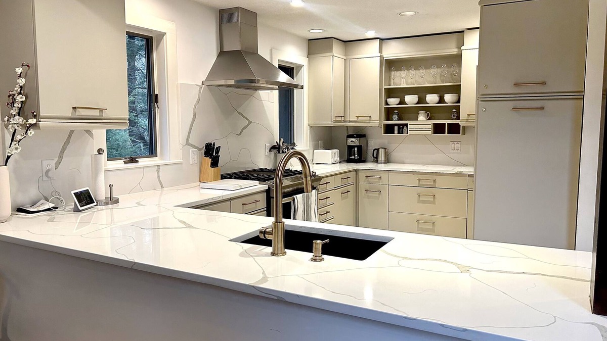 Grantham House | Lakefront Getaway Located Steps from Eastman Lake!