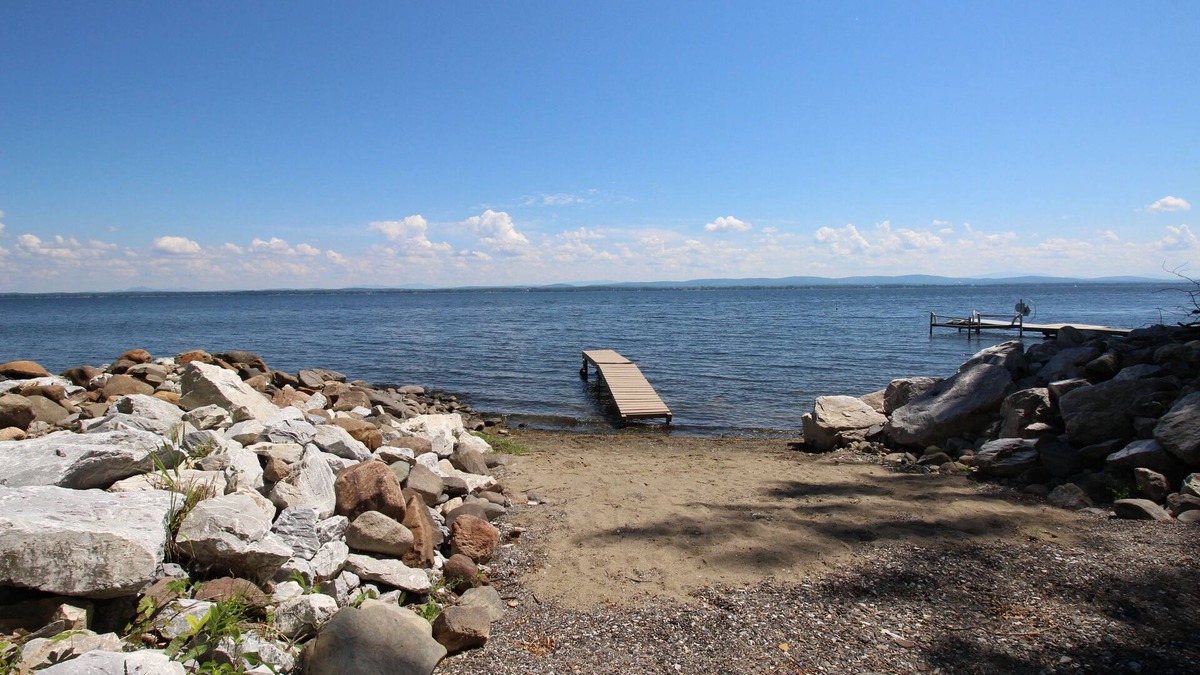North Hero Apartment | Lakefront Getaway Near Private Beach & Park, State Boat Launch & Dock Nearby