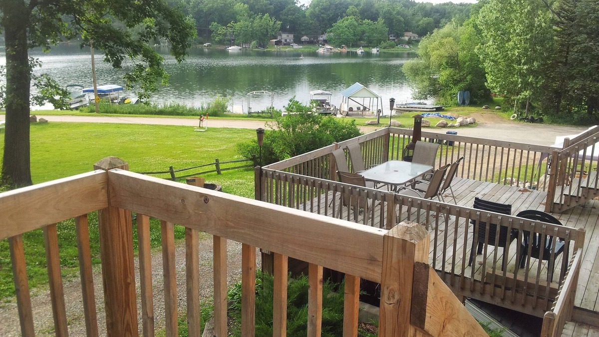 Cloverdale House | Lakefront Getaway on Beautiful Long Lake - Sleeps 9!