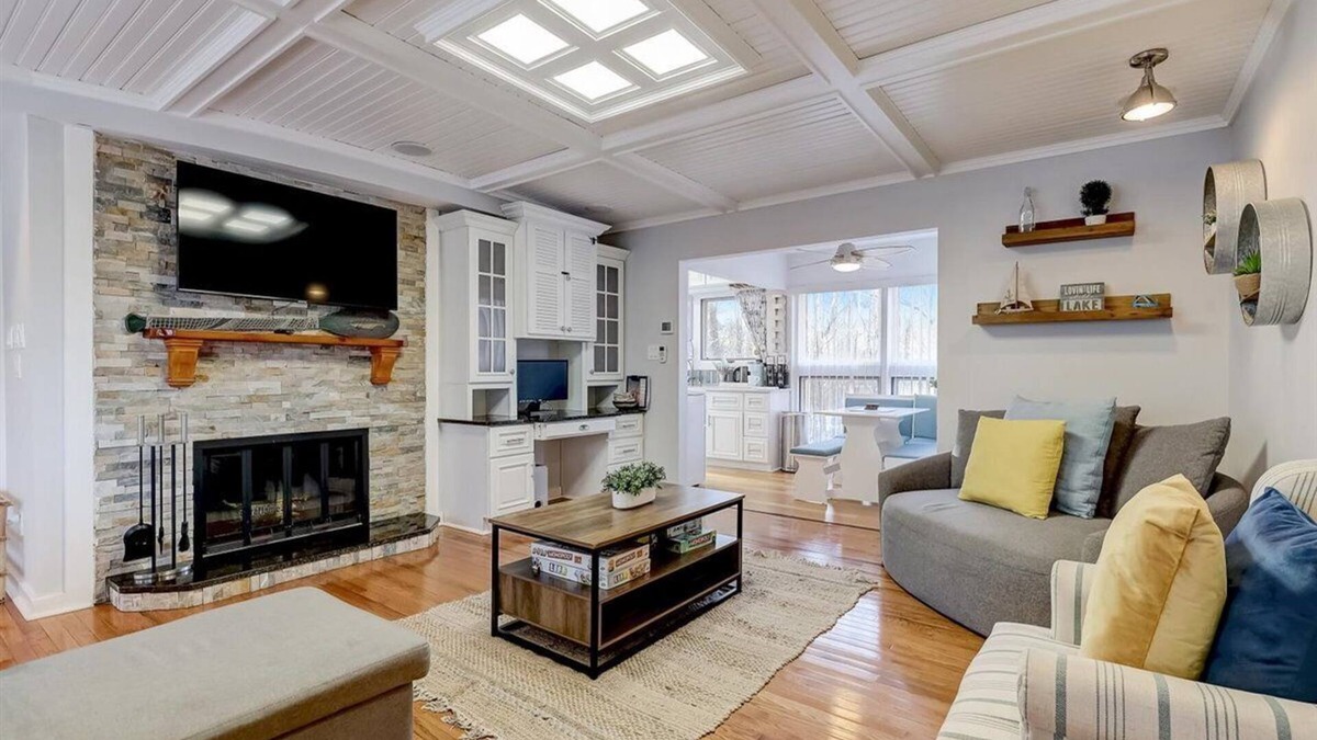 Buford House | Lakefront Getaway on Lake Lanier w/Boat Dock