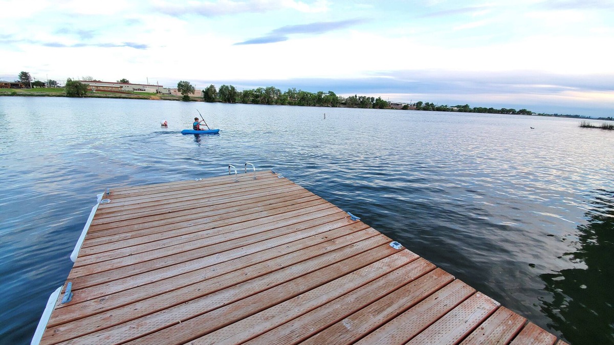 Moses Lake House | Lakefront Getaway. Private Waterfront Home with Dock and Sunroom.