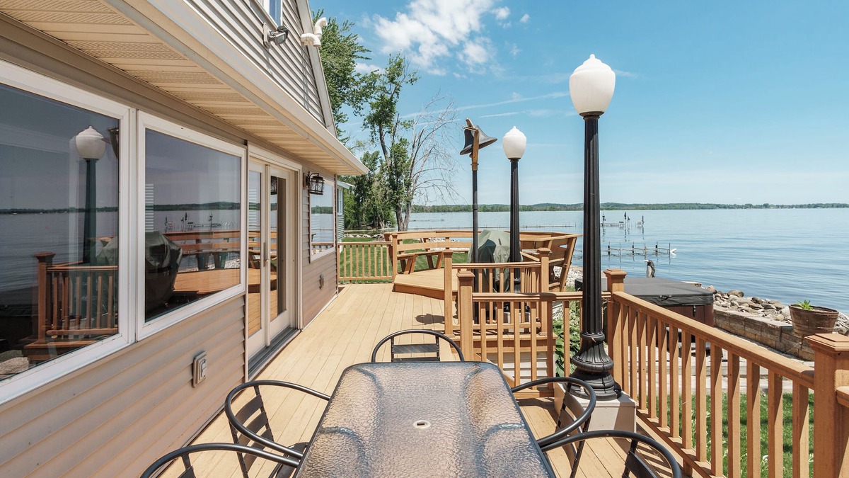 Lake Koshkonong Cottage | Lakefront Getaway with Hot Tub, Dock, & Game Room - Kosh Kottage