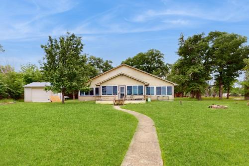 Cotton Gin House | Lakefront Getaway