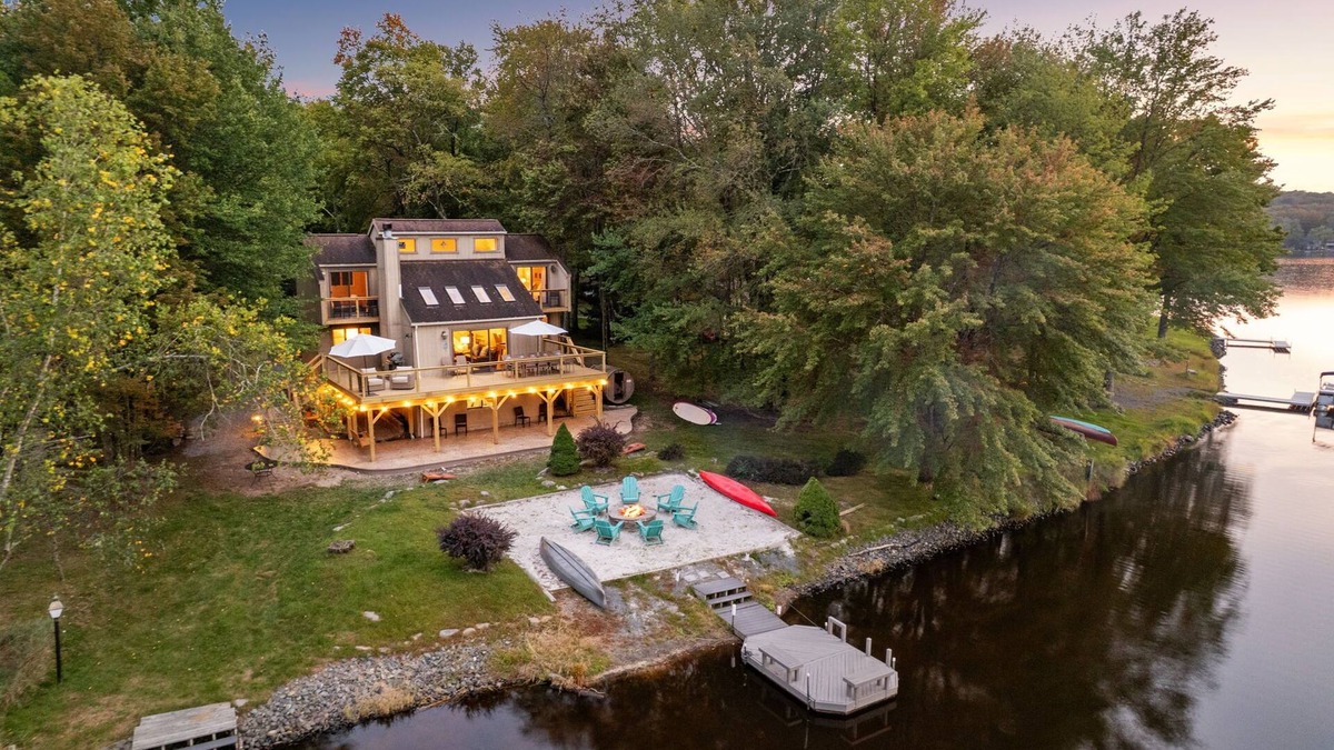 Pocono Lake House | Lakefront Getaway w/Sauna, Kayaks, Fire Pit & Beach Access!
