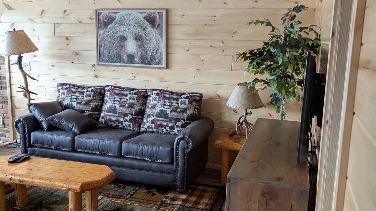Harshaw House | Lakefront Getaways-185' all sand beach-Completely Remodeled and Updated