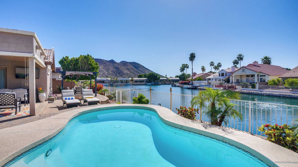 Arrowhead Lakes House | Lakefront Glendale Home w/Outdoor Oasis!