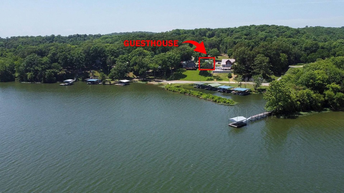Waverly House | Lakefront Guesthouse with hot tub and lake access