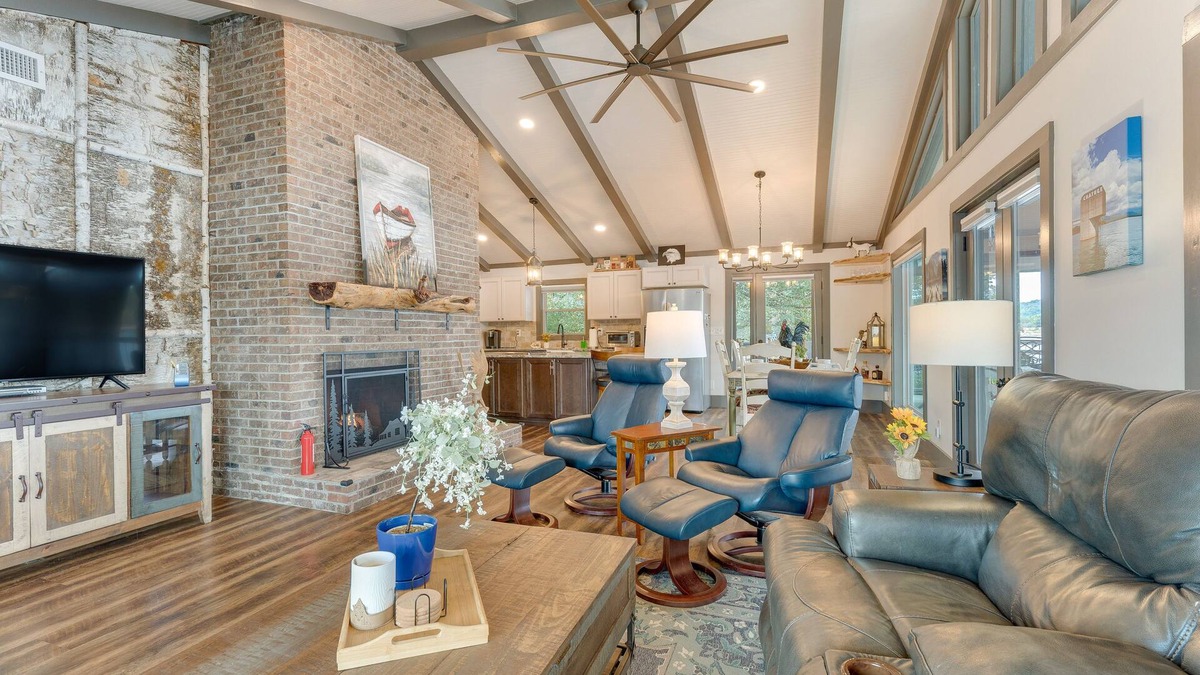 Hayesville House | Lakefront Hayesville Retreat w/Private Swim Dock
