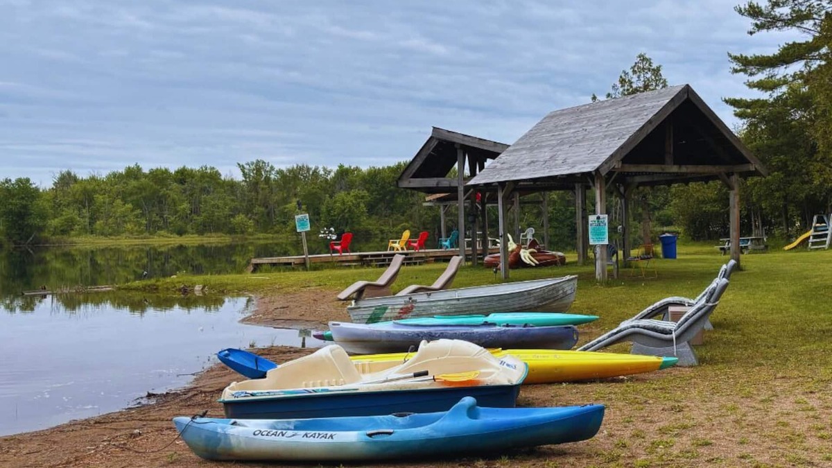 Norland Cottage | Lakefront Hideaway Resort