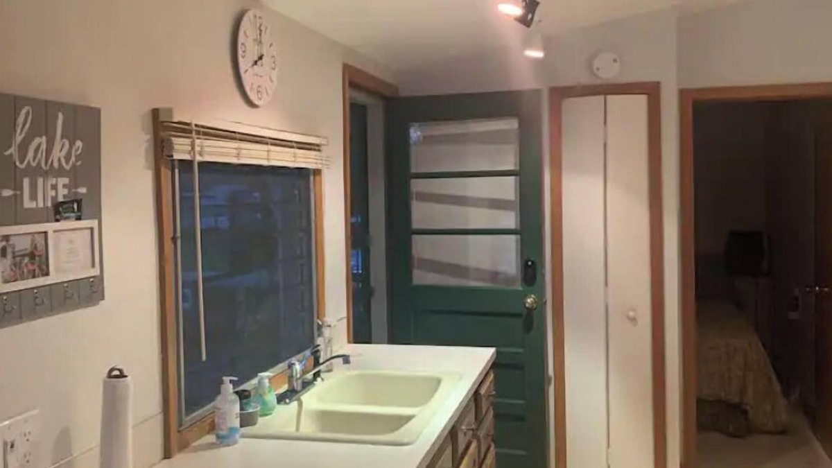 Lakeview House | Lakefront home away from home.n