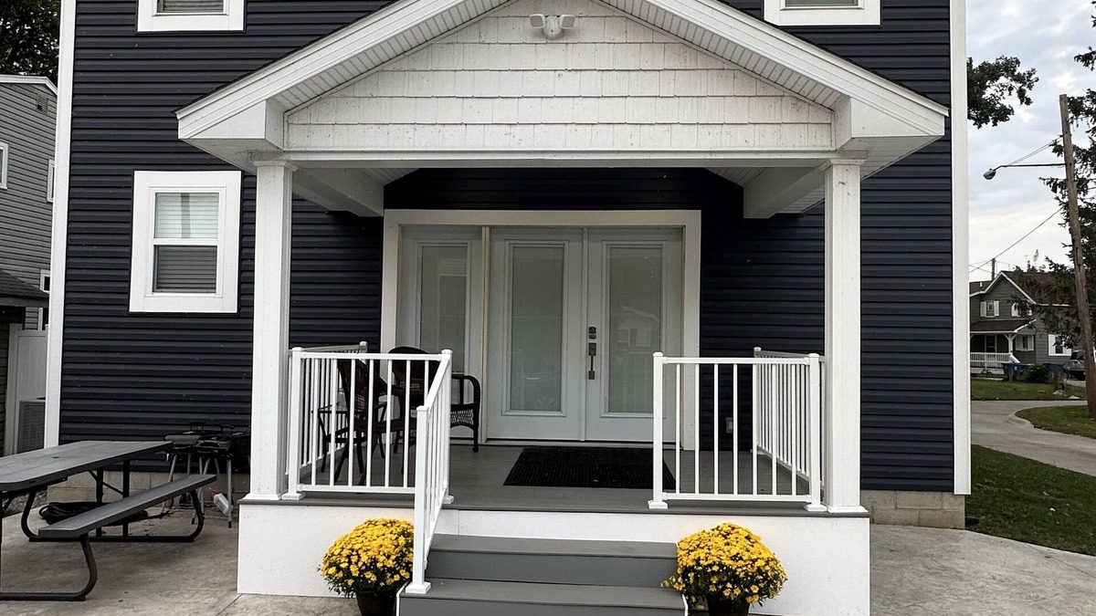 Huron House | Lakefront home. Beach & park access. 8 miles to Cedar Point. 4 bedrooms 3 baths.