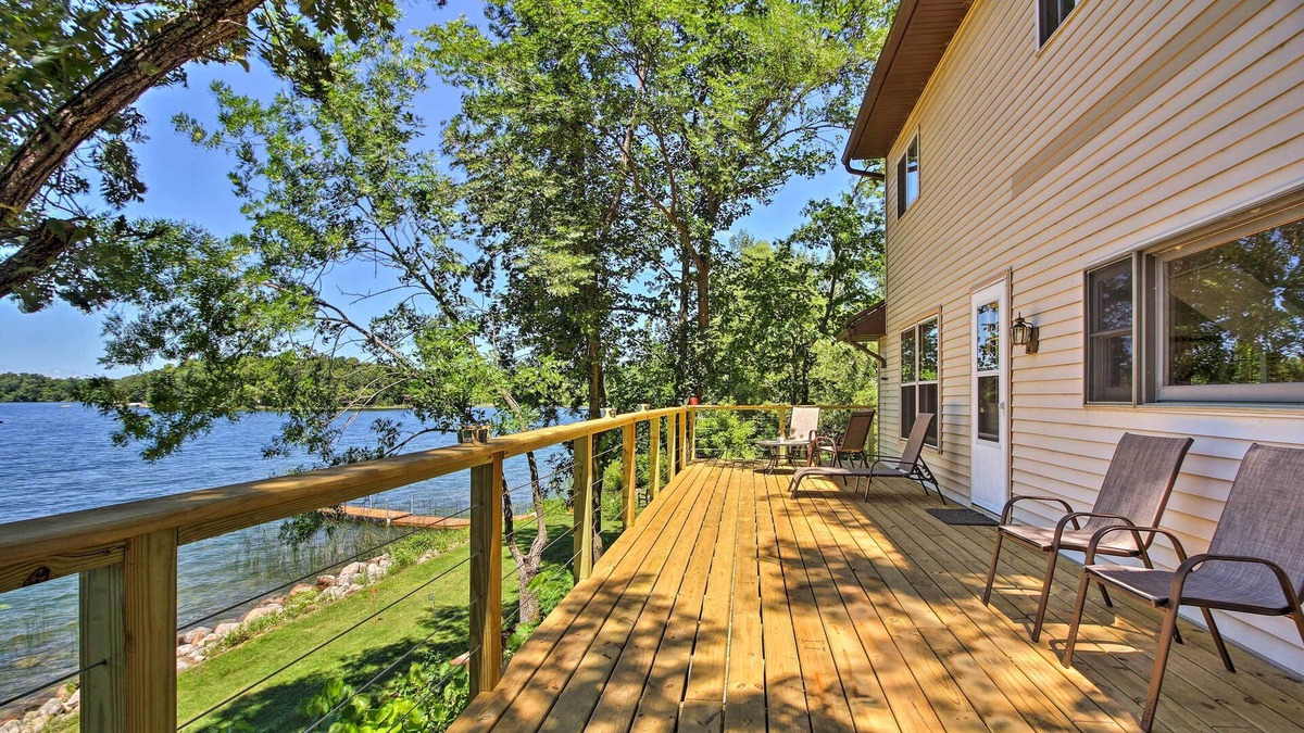 Brandon House | Lakefront home in Brandon w/fire pit, deck & dock!
