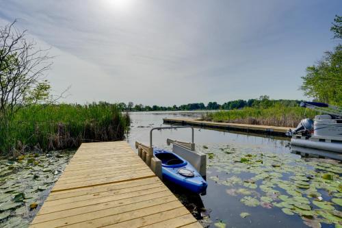Hartford House | Lakefront Home in Hartford Hot Tub, Kayaks and Dock