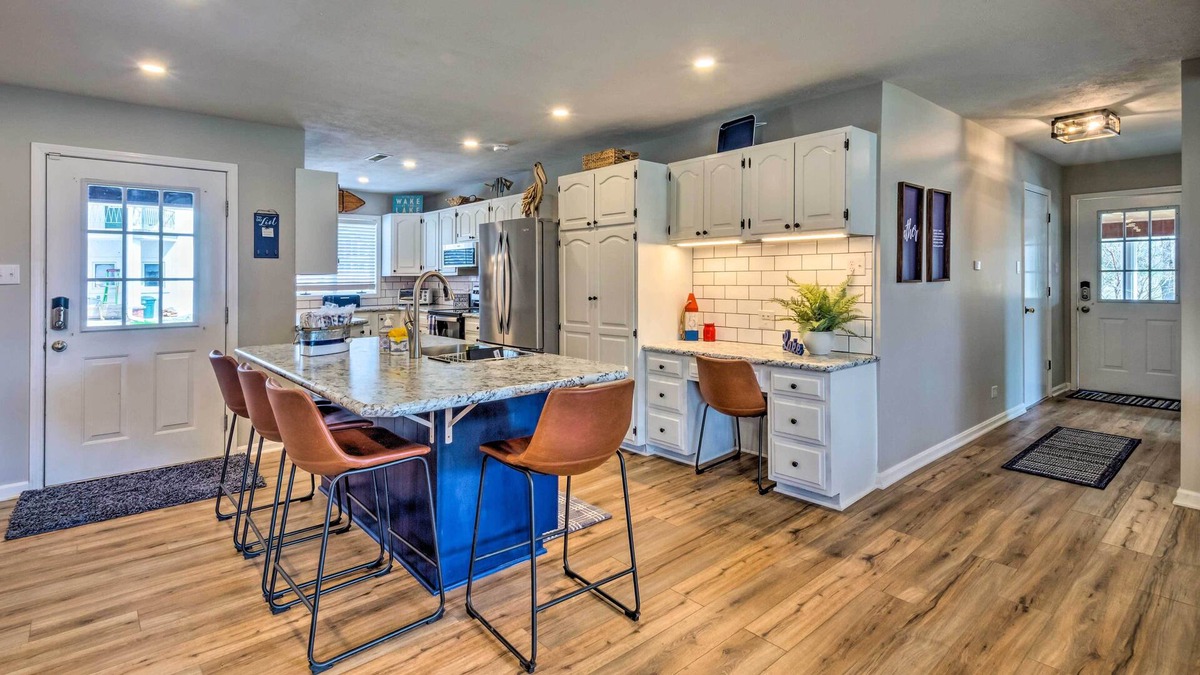 Gilbertsville House | Lakefront home near Moors