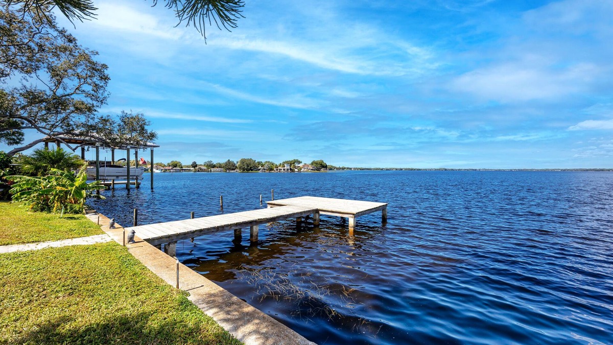 Lake Shore Estates House | Lakefront home near beaches with waterview, pets ok