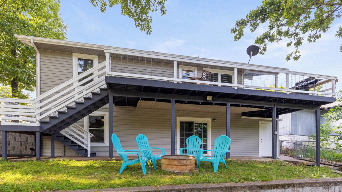 Grove Villa | Lakefront Home on Grand Lake in Grove – Dock, 10 Beds, Game Room, Honey Creek